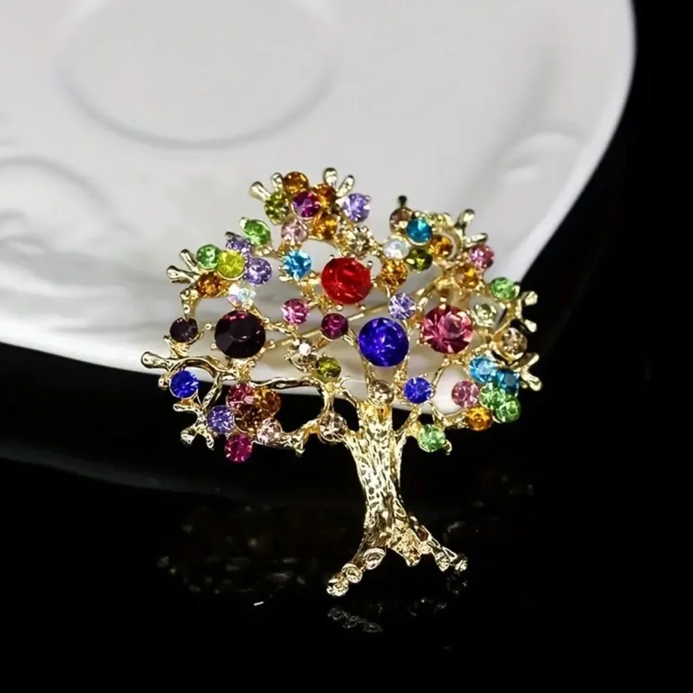 Sparkling Rhinestone Tree Brooch – Colorful Pin for Outfits, Bags & Gifts 🎄 - Picture 6 of 7